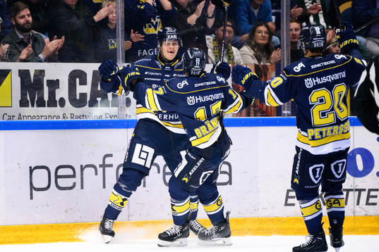 HV71s Henrik Borgström jublar