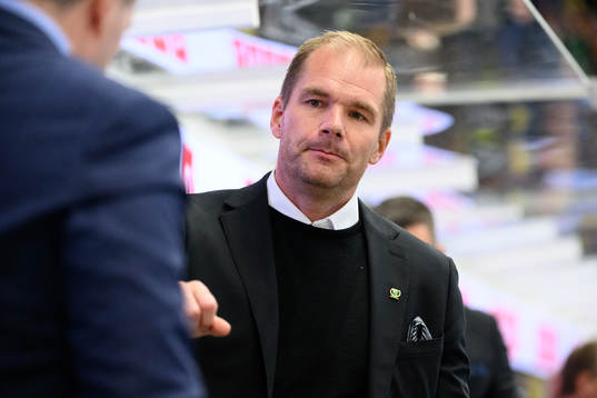 Färjestads tränare Thomas Mitell jublar