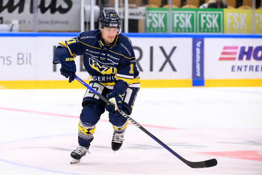 HV71s Simon Önerud värmer upp innan ishockeymatchen i SHL