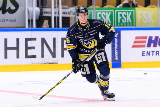 HV71s Axel Landén värmer upp innan ishockeymatchen i SHL