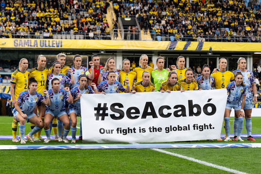Players of Sweden and of Spain