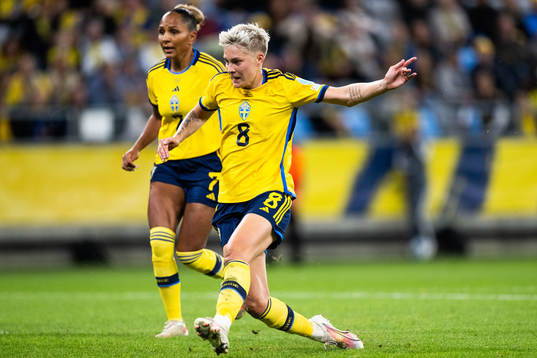 Lina Hurtig of Sweden scores 2-2