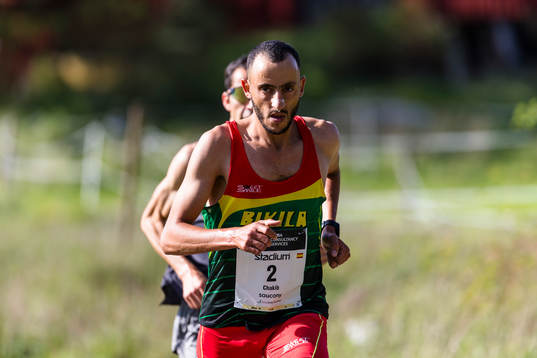 Chakib Lachgar Latrache, Bikila i täten
