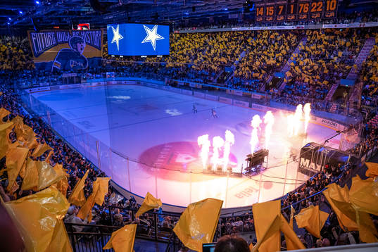 Vy över tifo när spelarna gör entré