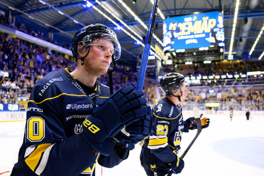 HV71s Oskar Stål-Lyrenäs tackar publiken