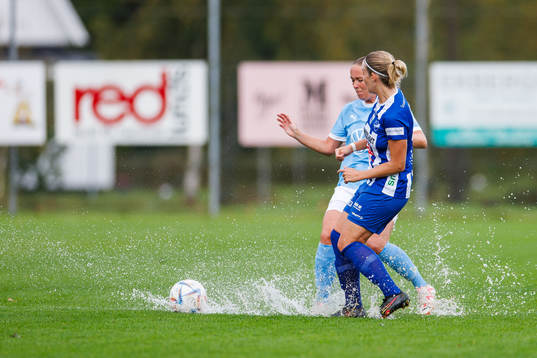 Malmö FFs Beatrice Närhi och Örbys Felicia Söderberg
