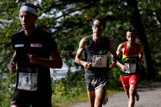 Vinnaren Diego Estrada i klassen Män 30 km