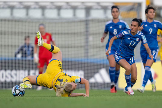 Stina Blackstenius of Sweden and Lucia di Guglielmo of Italy