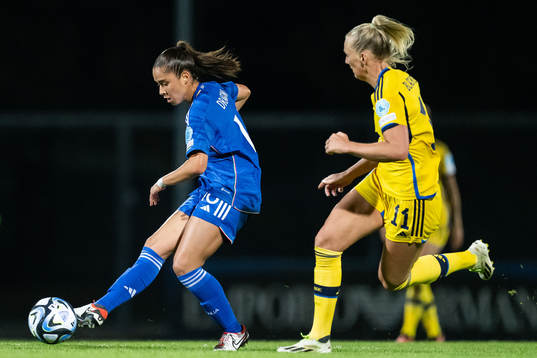Giulia Dragoni of Italy and Stina Blackstenius of Sweden