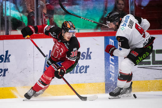 Örebros Emil Larsson och Malmö Redhawks Alan Quine
