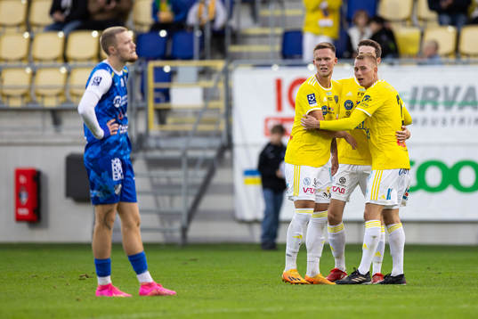 Falkenbergs spelare jublar
