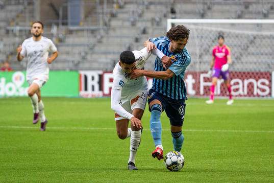 Djurgårdens Gustav Wikheim och Halmstads Amir Al-Ammari