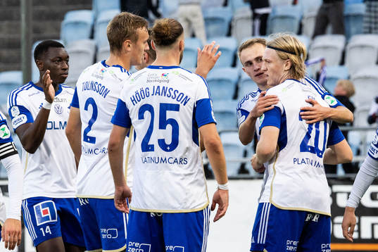 IFK Norrköpings Victor Stange Lind jublar med lagkamrater