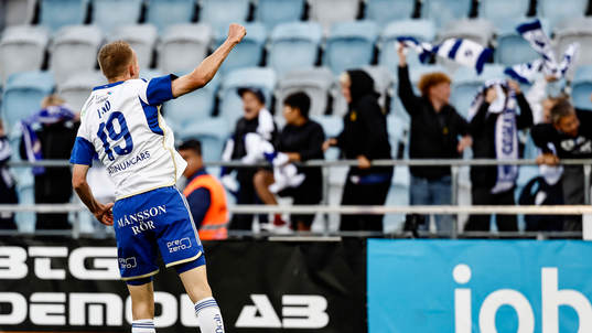 IFK Norrköpings Victor Stange Lind jublar