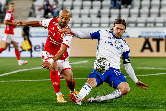 Kalmars Robert Gojani och IFK Norrköpings Arnor Traustason