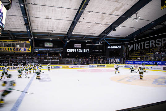 Björklövens spelare värmer upp