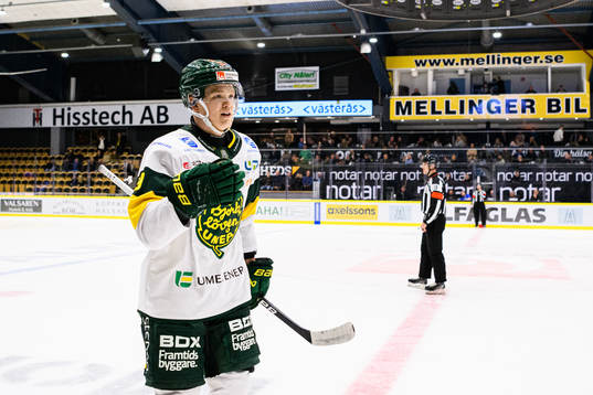 Björklövens Liam Dower Nilsson jublar