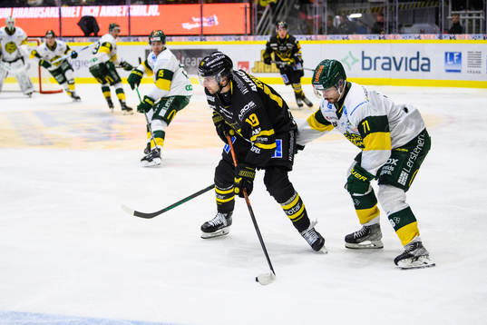 Västerås Amil Krupic och Björklövens Gustav Possler
