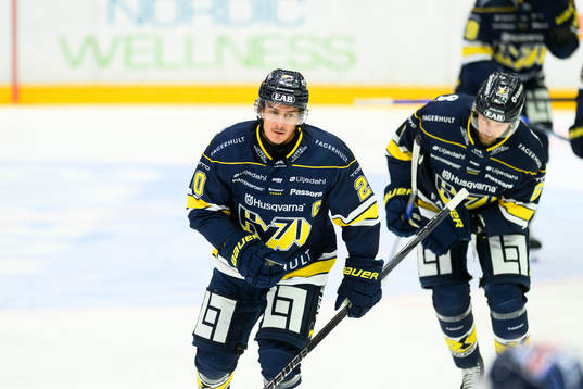HV71s André Petersson jublar