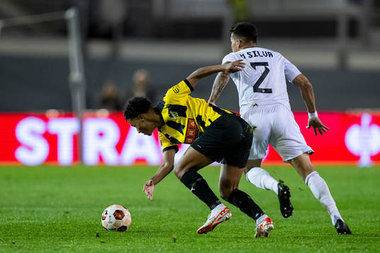 Momodou Lamin Sonko of Häcken och Matheus Silva of Qarabag