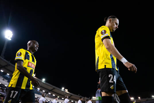 Edward Chilufya and Amor Layouni of Häcken enter the pitch