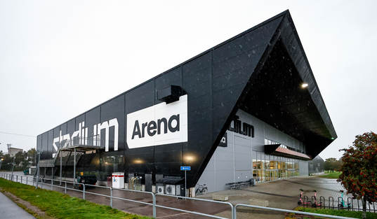 Regn vid Stadium Arena före basketmatchen i herrarnas SBL
