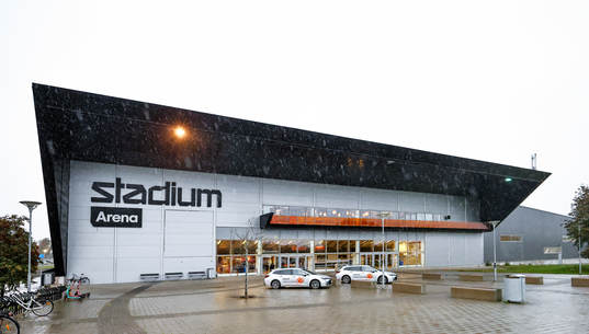 Regn vid Stadium Arena före basketmatchen i herrarnas SBL