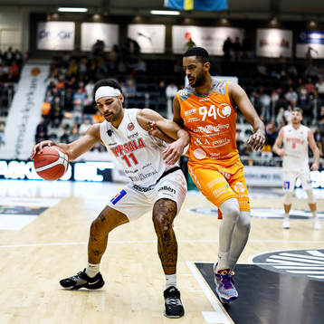 Uppsalas Isaiah Powell och Norrköpings Nathan Dawit