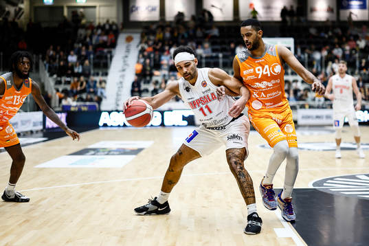 Uppsalas Isaiah Powell och Norrköpings Nathan Dawit