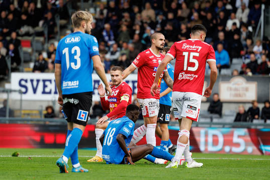 Degerfors Douglas Bergqvist och Halmstads Naeem Mohammed