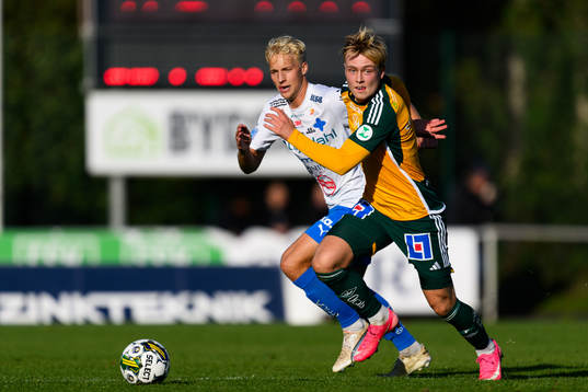 Värnamos Victor Larsson och IFK Norrköpings Isak Andri