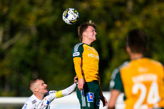 Värnamos Freddy Winsth och IFK Norrköpings Isak Andri