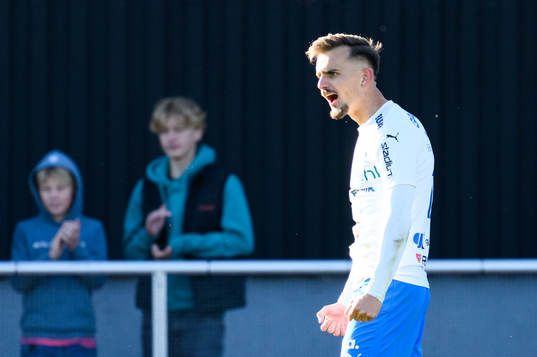 Värnamos Ajdin Zeljkovic jublar