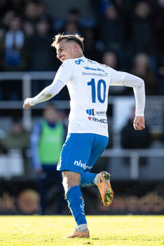 Värnamos Ajdin Zeljkovic jublar