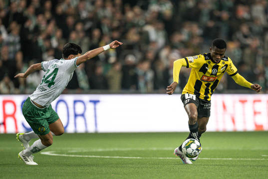 Hammarbys Alper Demirol och Häckens Akoua Romeo Amane