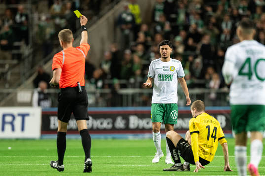 Hammarbys Alper Demirol reagerar