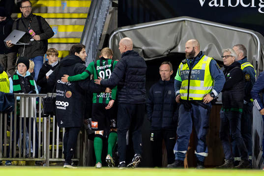 Varbergs Leo Frigell Jansson går av med skada