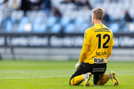 Örgrytes målvakt Mathias Nilsson deppar