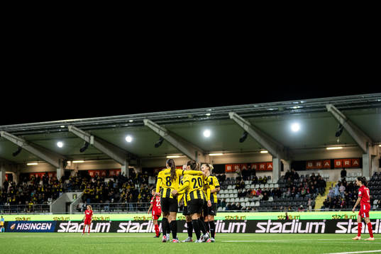 Players of Häcken celebrate the 1-1 goal by Felicia