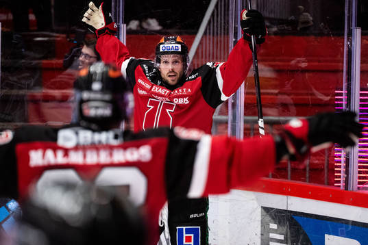 Örebros Mathias Bromé jublar