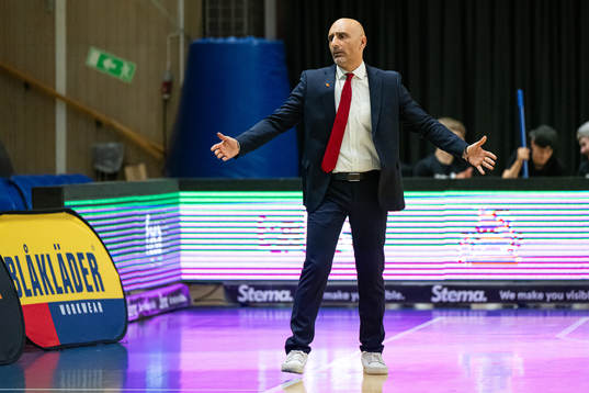 Uppsalas tränare Panagiotis Nikolaidis reagerar