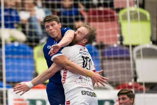 Hallbys Andreas Söderman och HK Malmös Magnus Persson