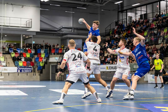 HK Malmös Max Santos och Hugo Stuivers och Hallbys Hampus
