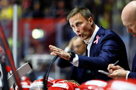 Frölundas tränare Roger Rönnberg reagerar