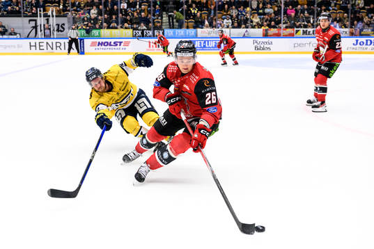HV71s Mattias Tedenby och Malmö Redhawks Teemu Kivihalme