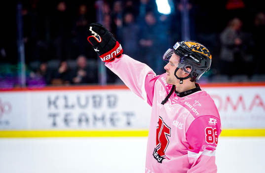 Örebros Mathias Bromé jublar