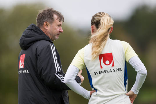 Head coach Peter Gerhardsson and Matilda Vinberg of Sweden