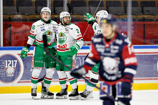 Rögles Adam Engström och Thomas Grégoire jublar