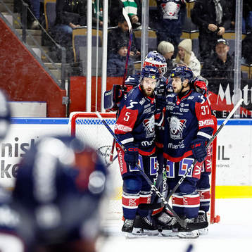 Linköpings Oscar Fantenberg och Jesper Pettersson tackar