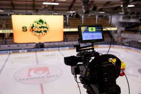Videokamera innan ishockeymatchen i Hockeyallsvenskan